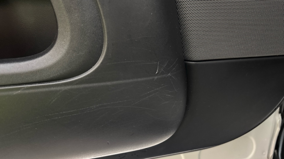 LAND ROVER RANGE ROVER SPORT scratches