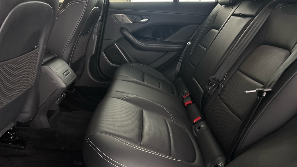 JAGUAR I-PACE Image 14