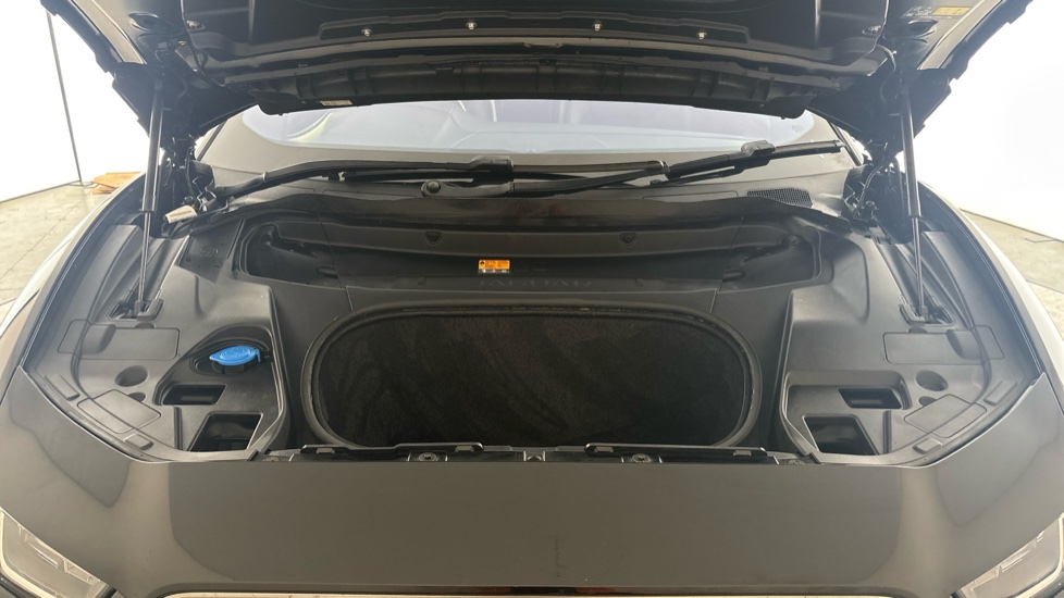 JAGUAR I-PACE Image 16