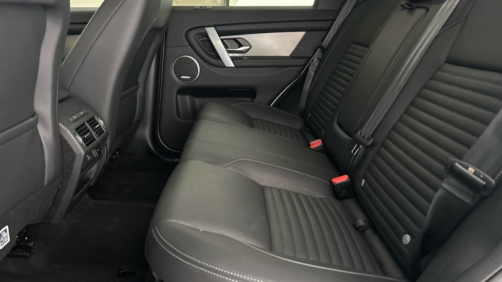 LAND ROVER DISCOVERY SPORT Image 14