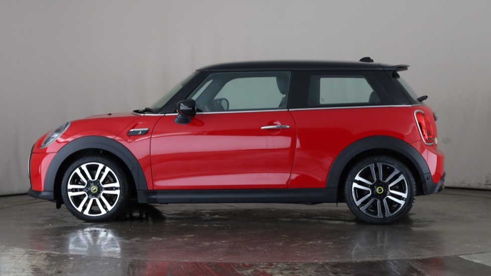 MINI HATCHBACK Image 2