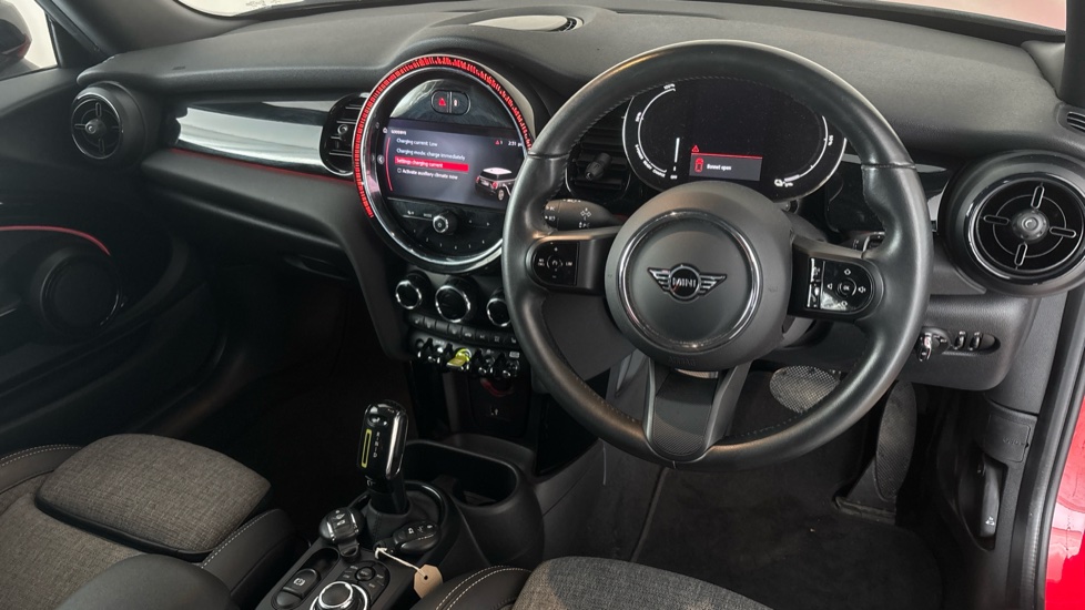 MINI HATCHBACK Image 9