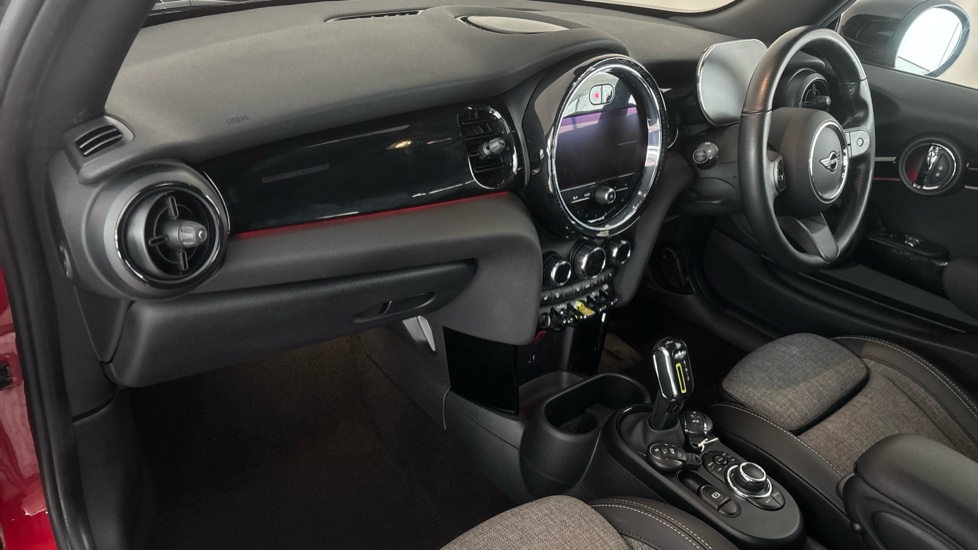 MINI HATCHBACK Image 10