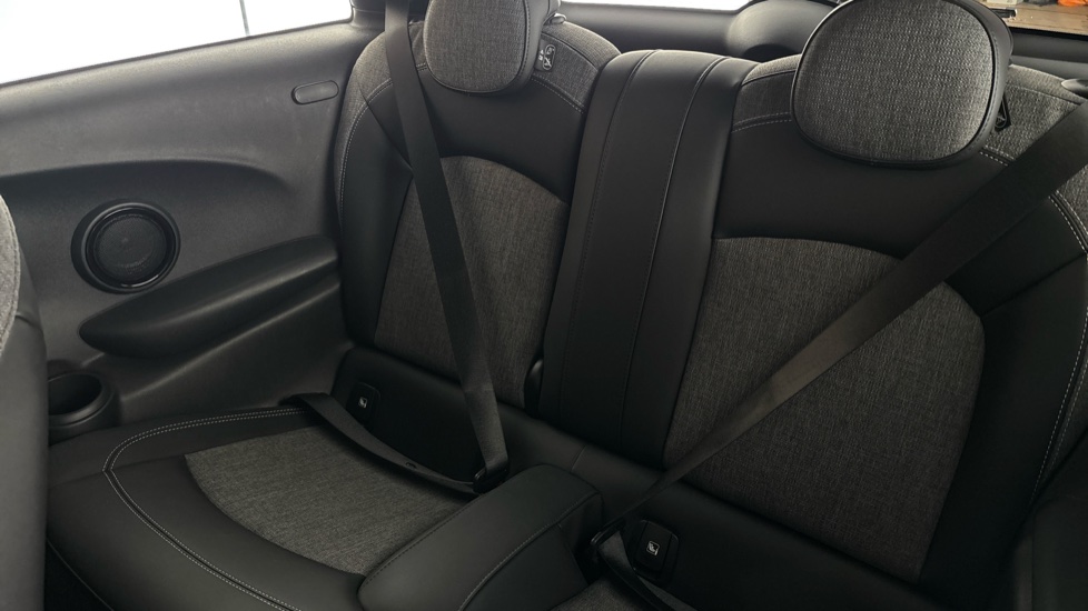 MINI HATCHBACK Image 14