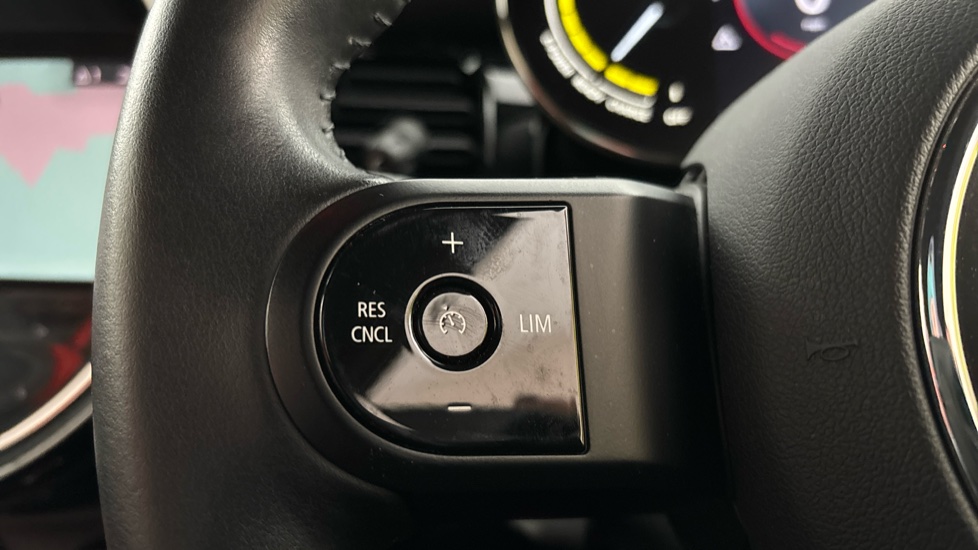 MINI HATCHBACK Cruise Control