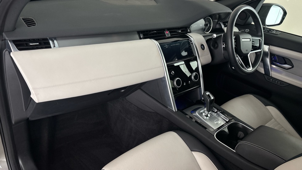 LAND ROVER DISCOVERY SPORT Image 10