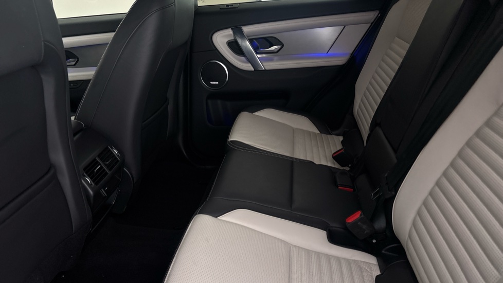 LAND ROVER DISCOVERY SPORT Image 14