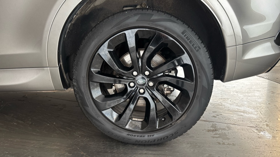 LAND ROVER DISCOVERY SPORT Image 18