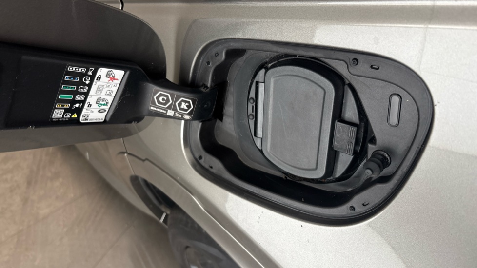 LAND ROVER DISCOVERY SPORT Image 21