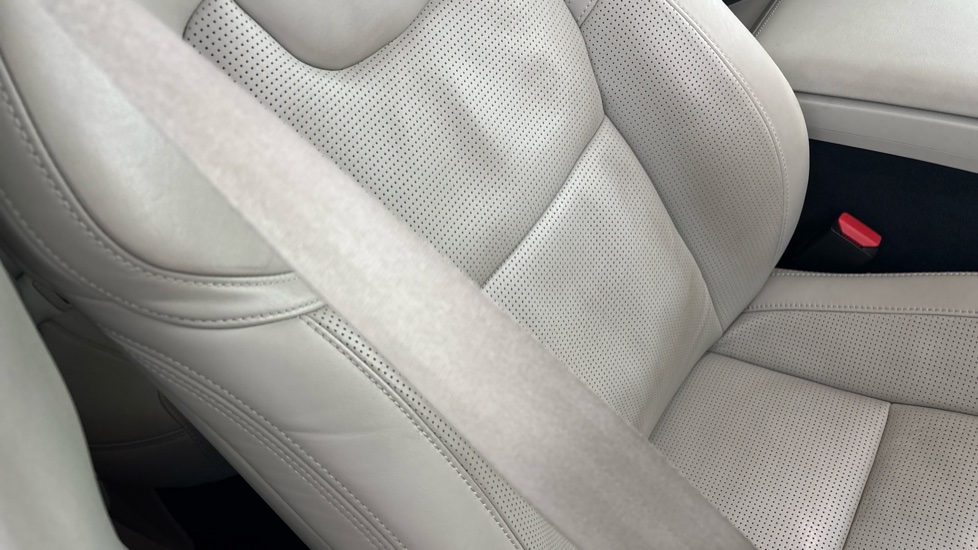 VOLVO XC60 all seats and belts worn
