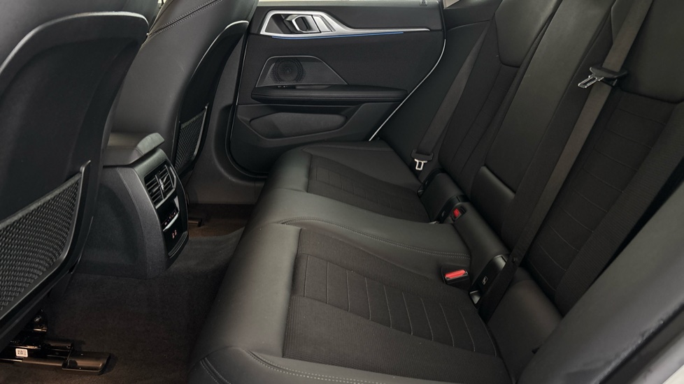 BMW I4 Image 14