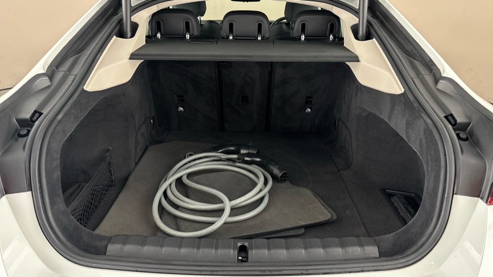 BMW I4 Image 15