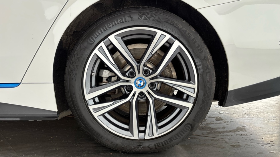 BMW I4 Image 18