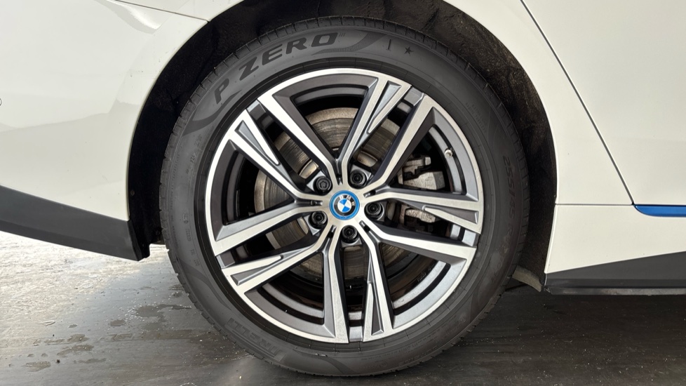 BMW I4 Image 19