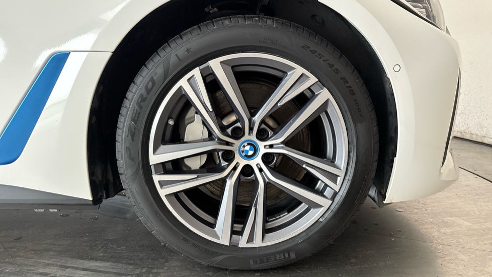 BMW I4 Image 20