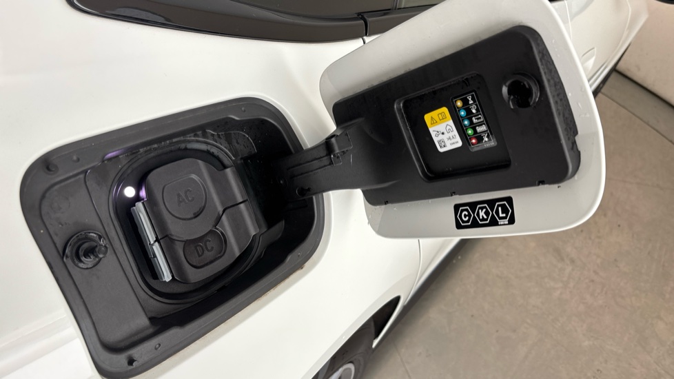 BMW I4 Image 21