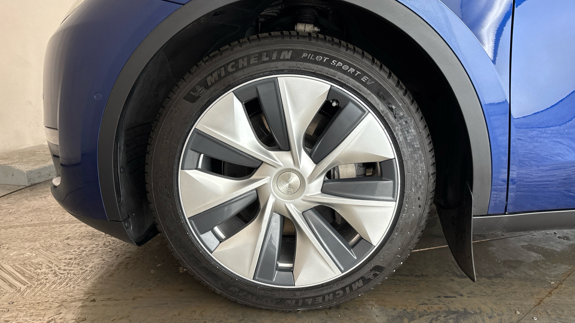 4020642 Long Range AWD 5dr Auto