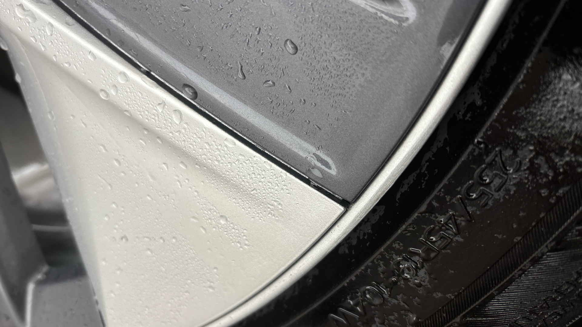 4060450 Long Range AWD 5dr Auto