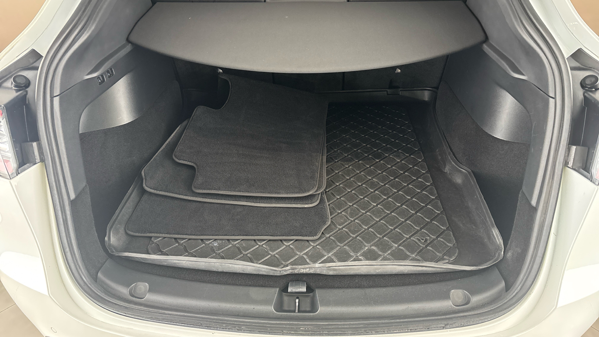 4060450 Long Range AWD 5dr Auto