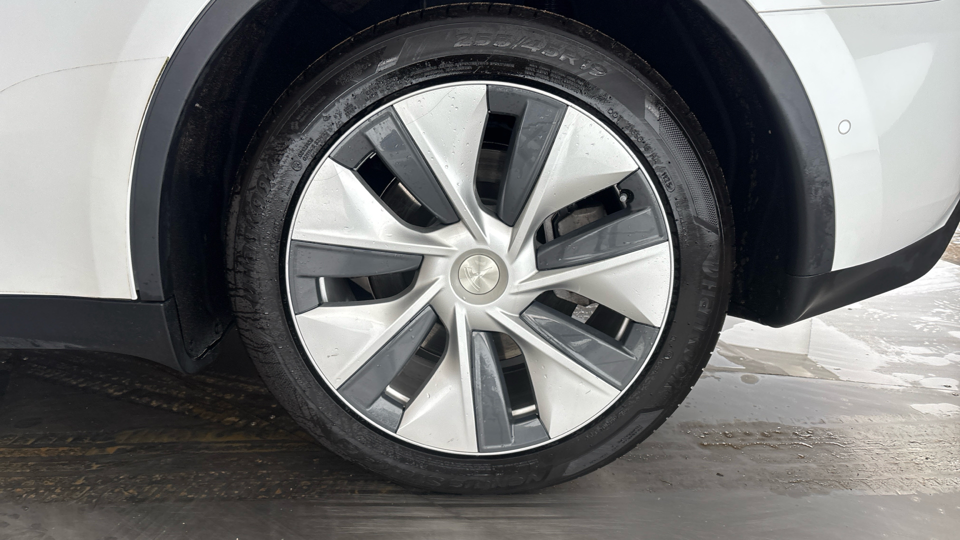 4060450 Long Range AWD 5dr Auto