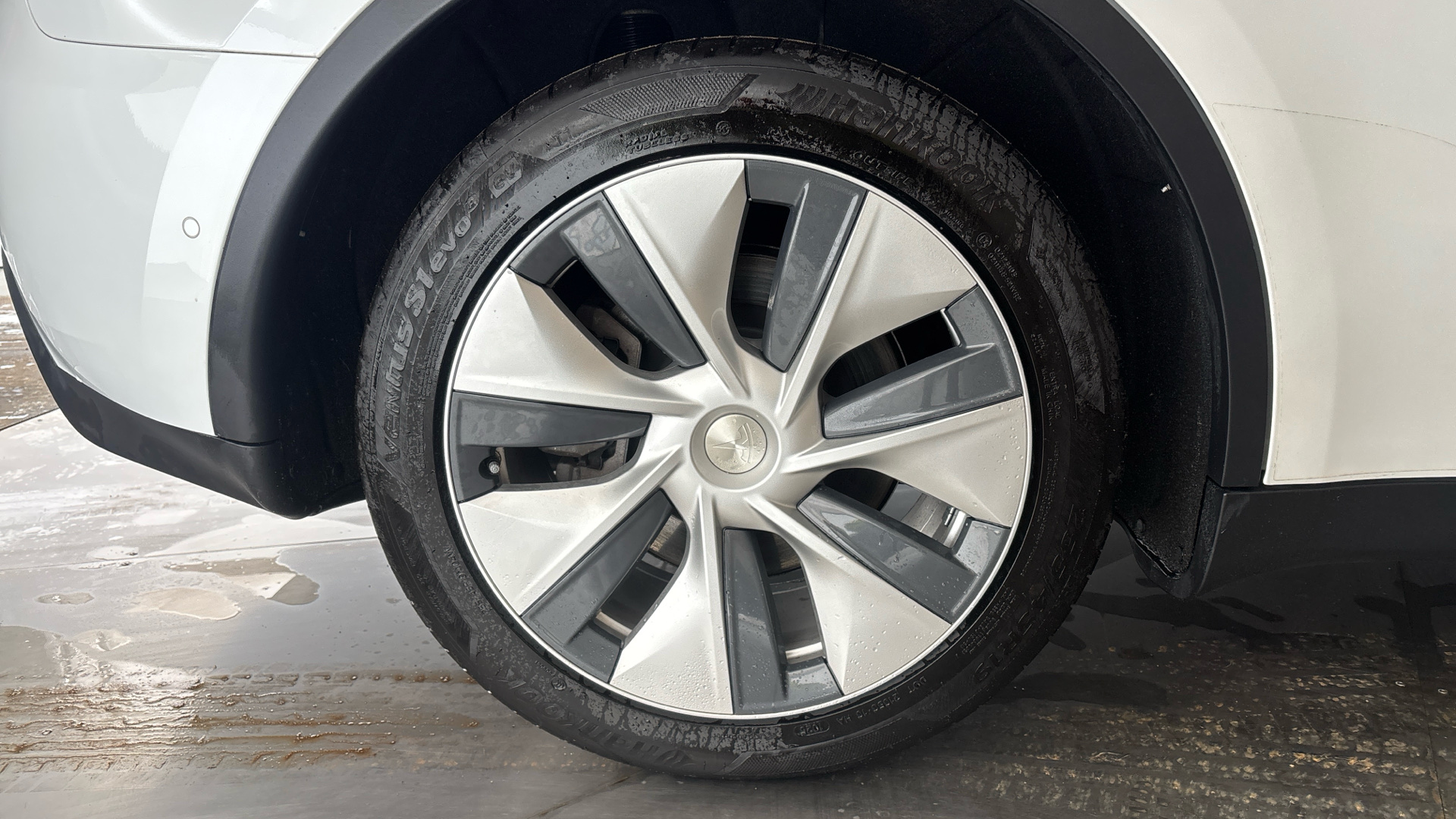 4060450 Long Range AWD 5dr Auto