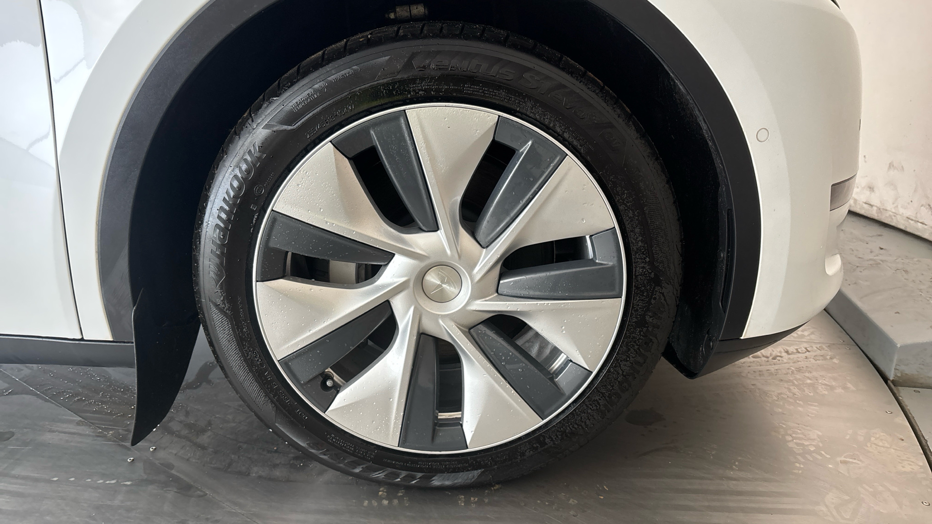 4060450 Long Range AWD 5dr Auto