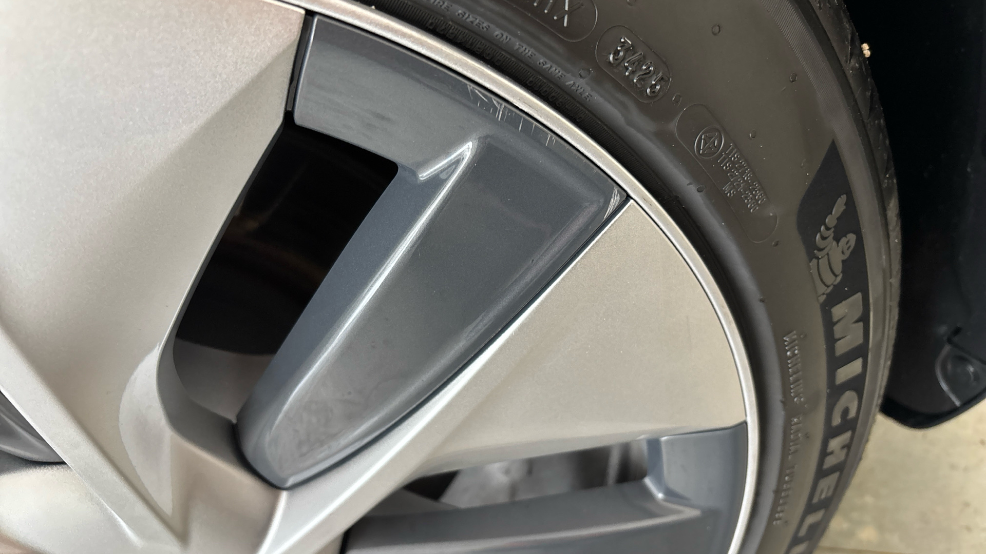 4049554 Long Range AWD 5dr Auto