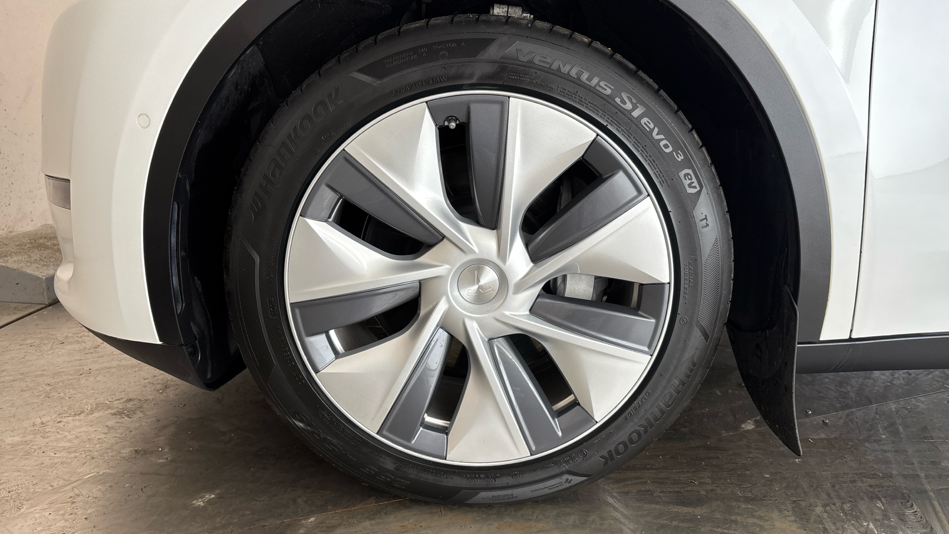 4049554 Long Range AWD 5dr Auto