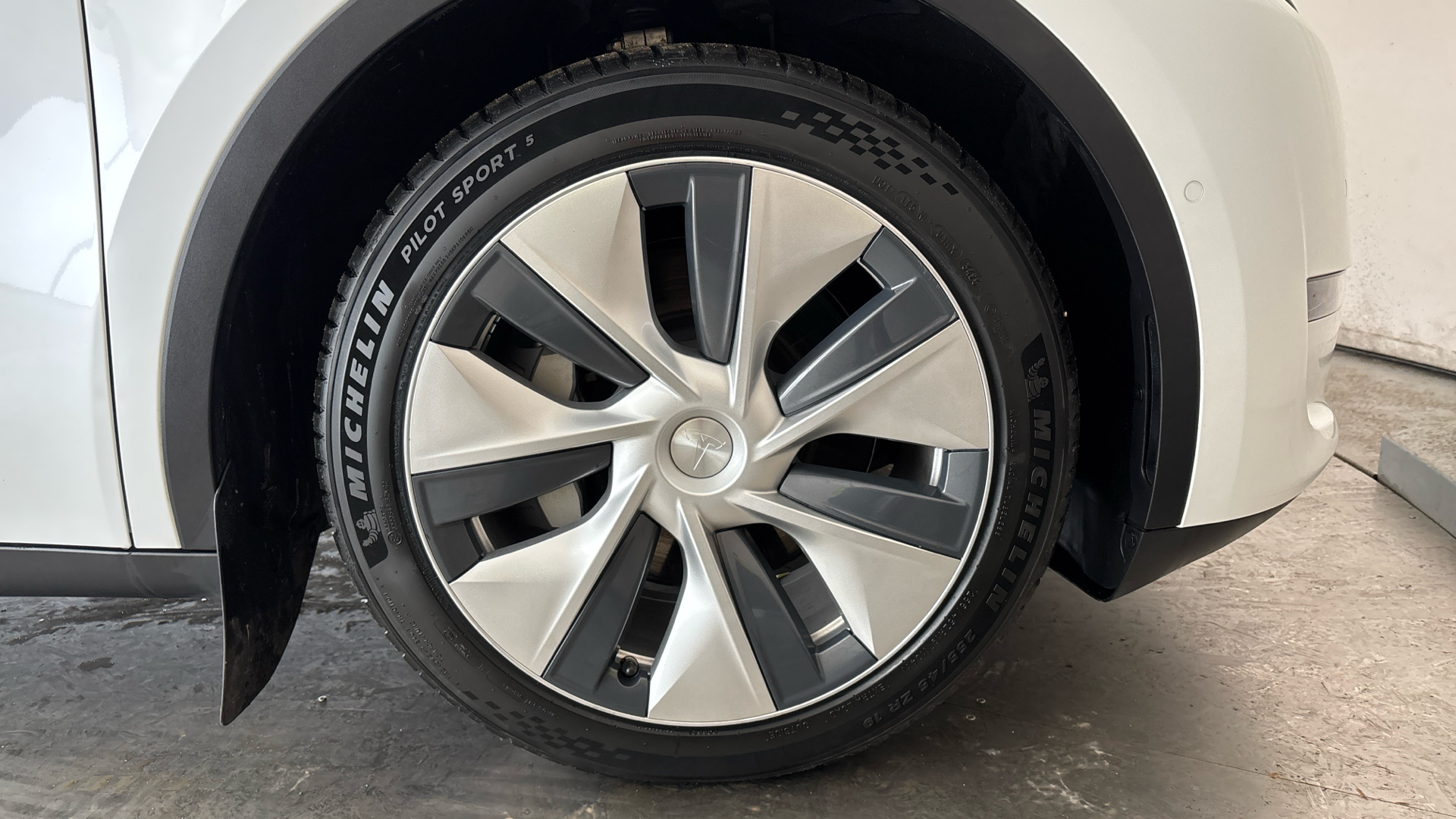 4049554 Long Range AWD 5dr Auto