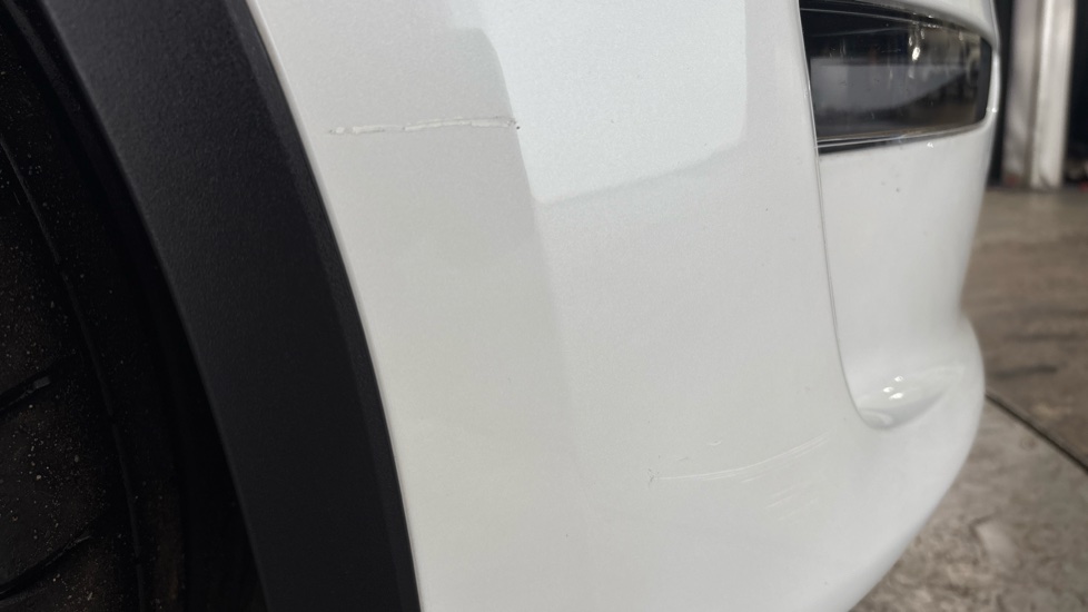 TESLA MODEL Y Scratches and chips