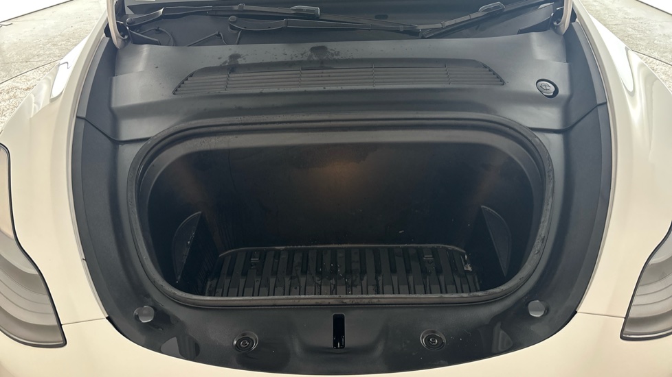 TESLA MODEL Y Image 16