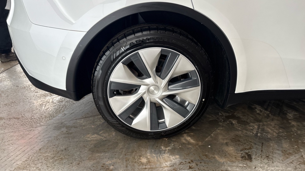 TESLA MODEL Y Image 19