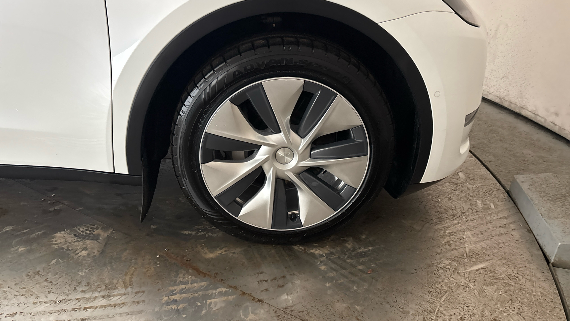 4049549 Long Range AWD 5dr Auto