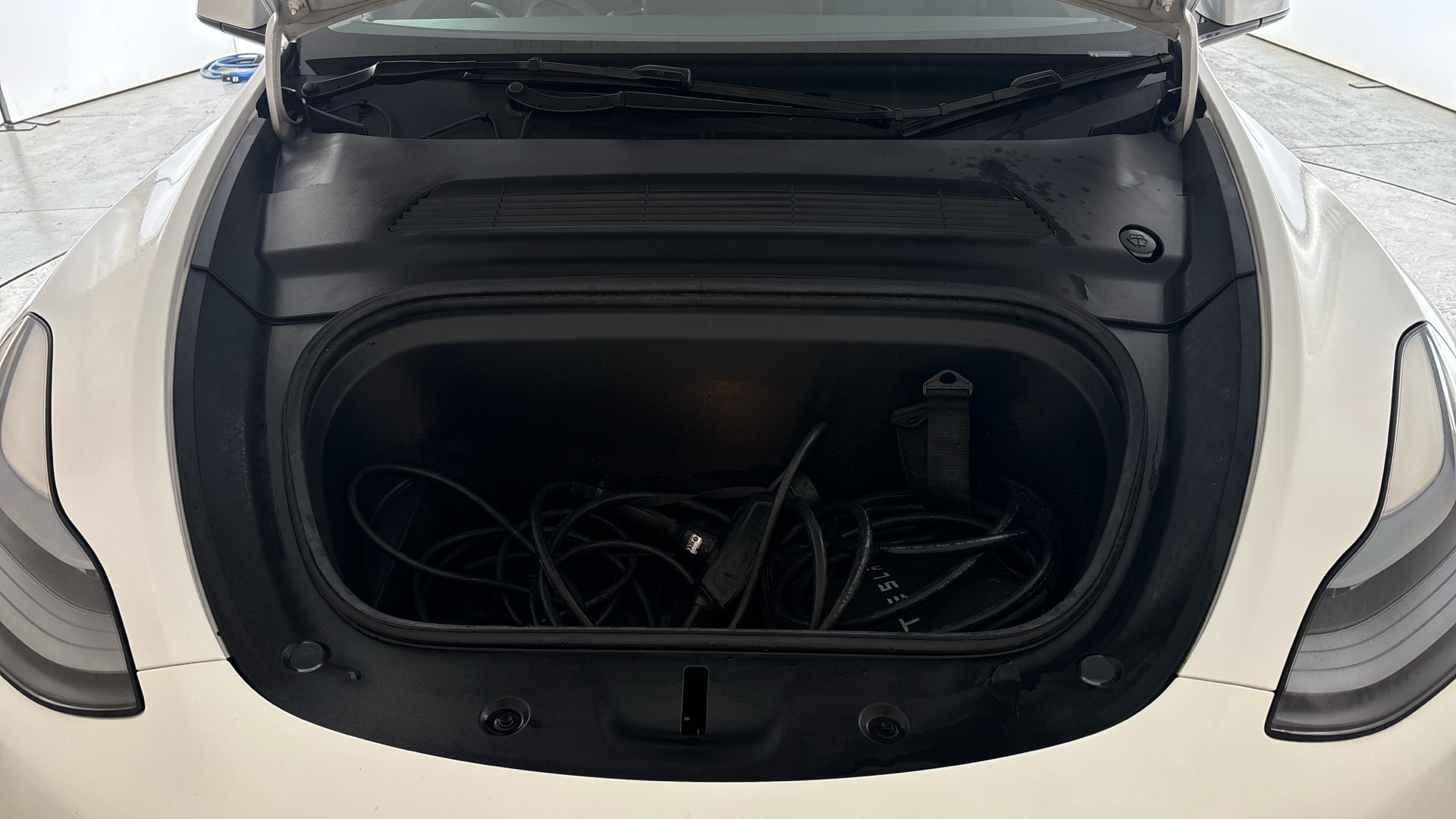 4060156 Long Range AWD 5dr Auto