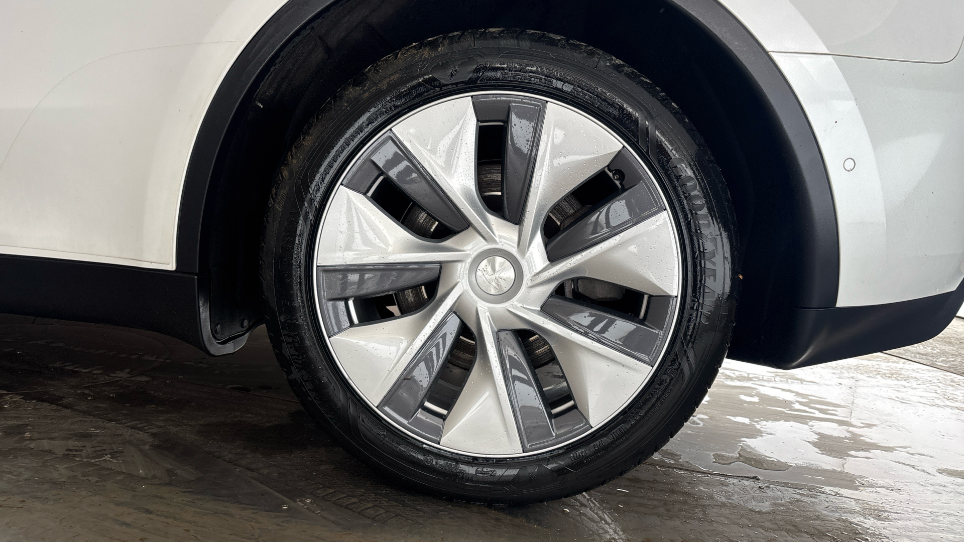 4049550 Long Range AWD 5dr Auto