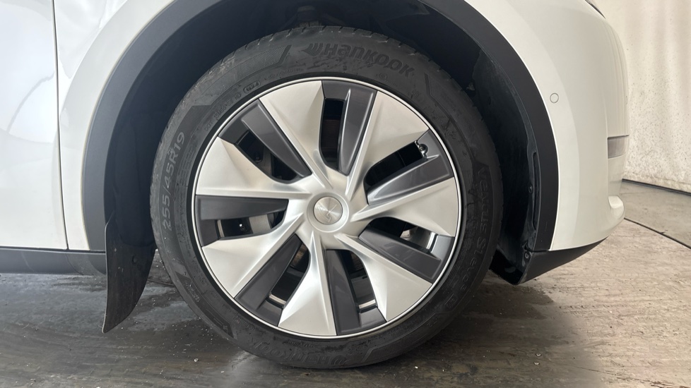 TESLA MODEL Y Image 20