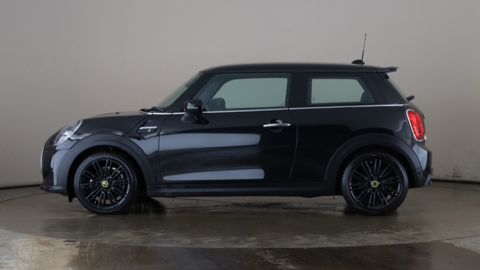 MINI HATCHBACK Image 2