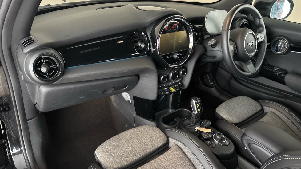 MINI HATCHBACK Image 10