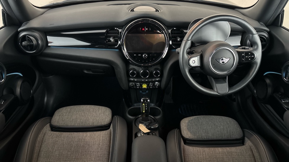 MINI HATCHBACK Image 11