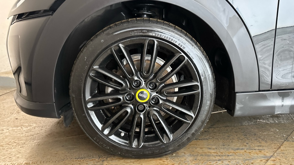 MINI HATCHBACK Image 17