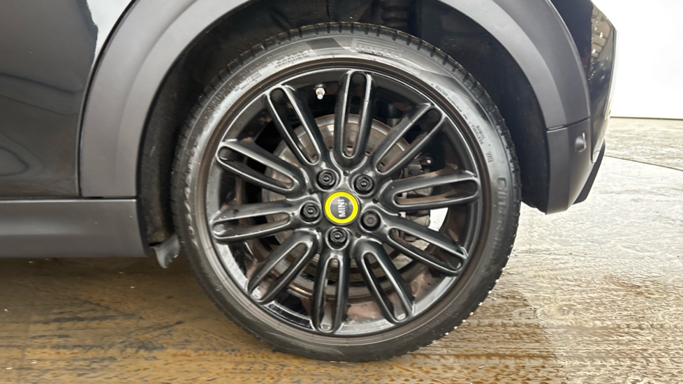 MINI HATCHBACK Image 18