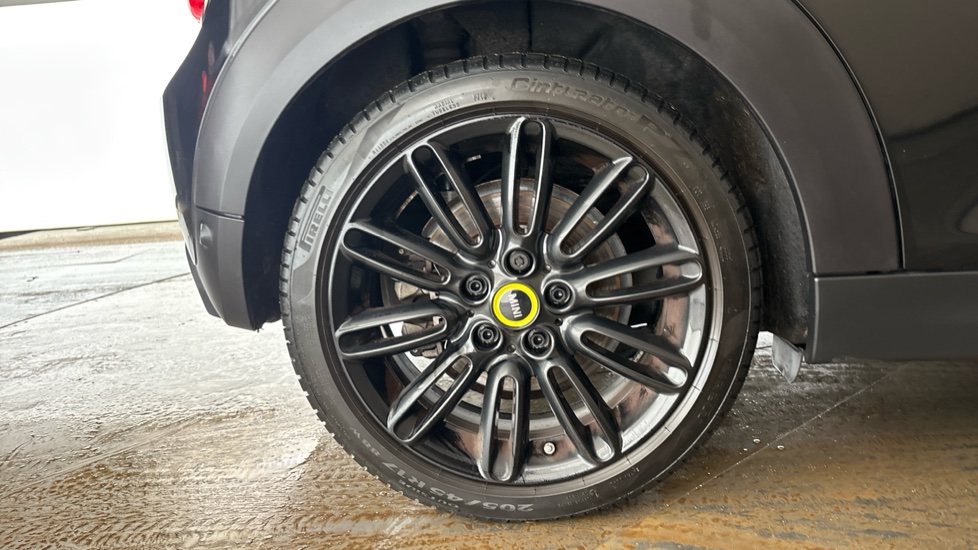 MINI HATCHBACK Image 19