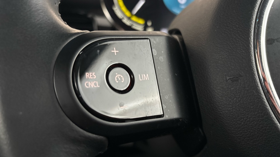 MINI HATCHBACK cruise control