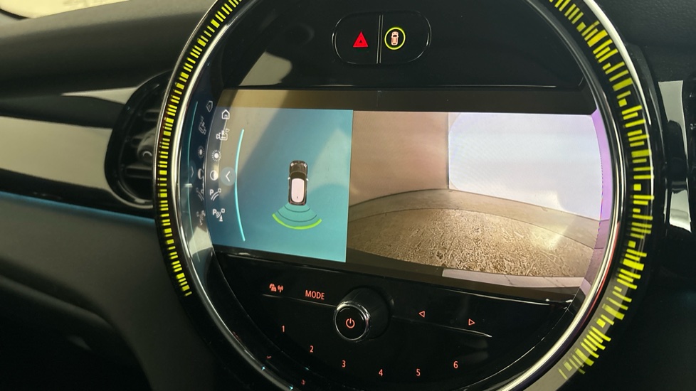 MINI HATCHBACK reverse camera