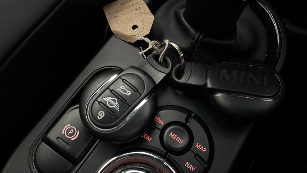 MINI HATCHBACK 2 keys