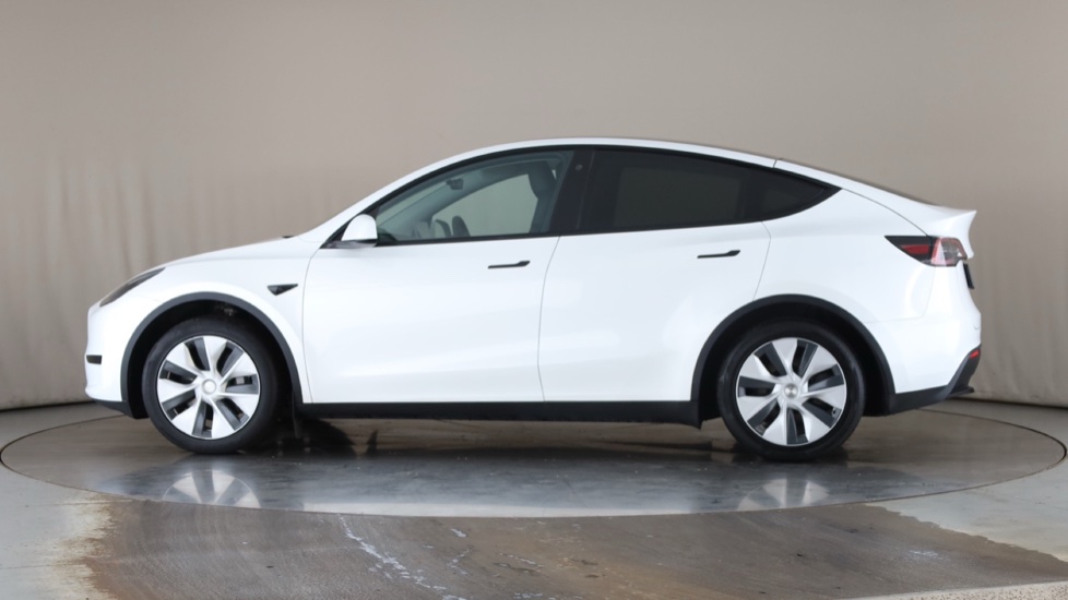 TESLA MODEL Y Image 2