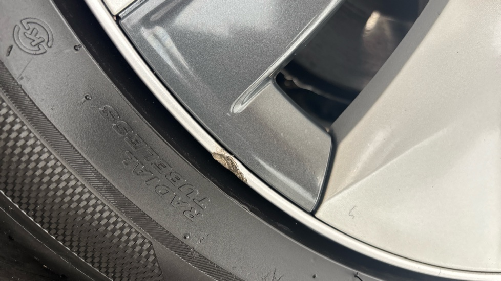 TESLA MODEL Y Scuff