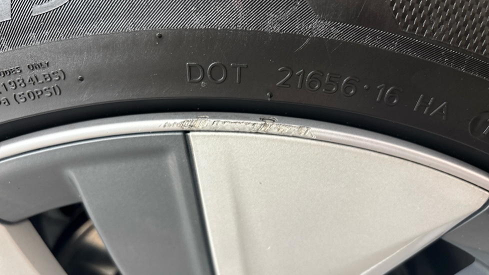 TESLA MODEL Y Scuff