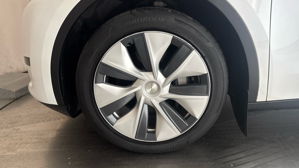 TESLA MODEL Y Image 17