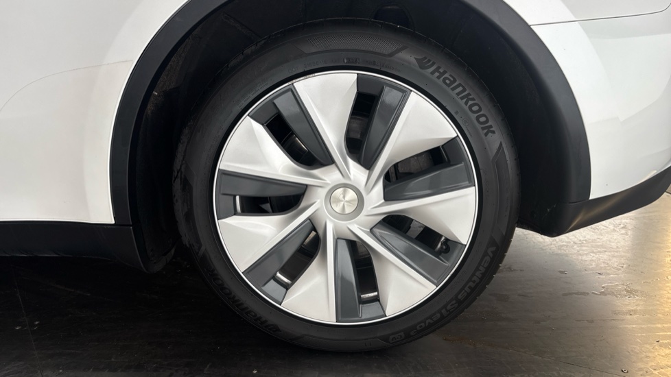 TESLA MODEL Y Image 18